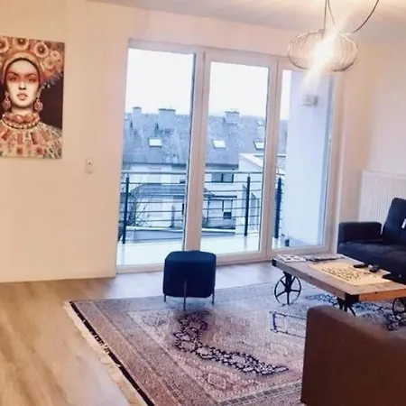 Large 2 Bedrooms Flat With Free Parking & Terrace